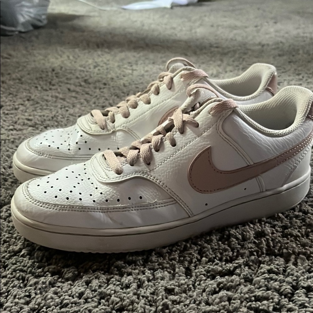 Women’s 8 Pink Nike Shoes